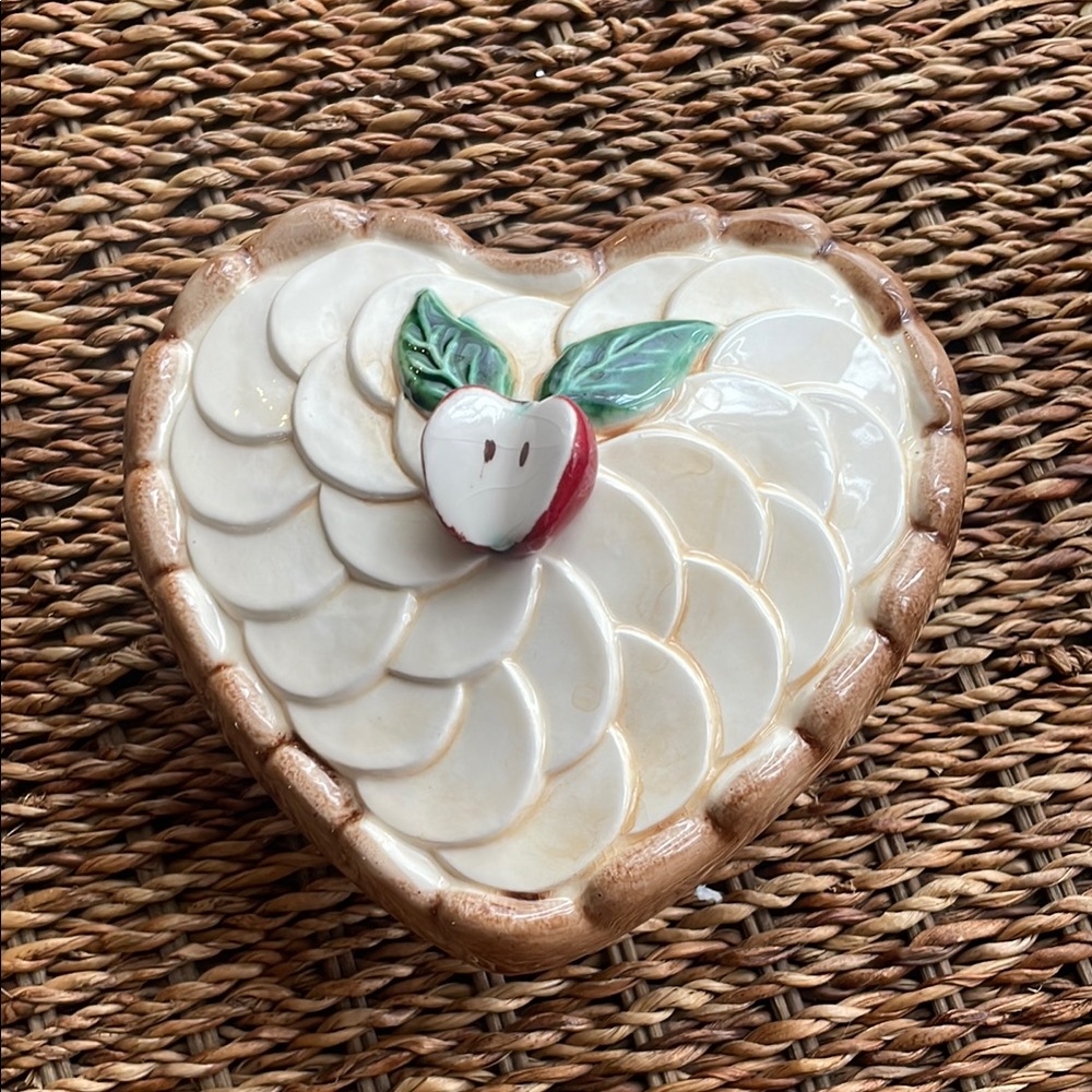 Small Portuguese made apple pie dish by Martam Safaril